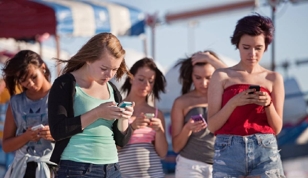 4 SignsYour Teen is Overusing Social Media
